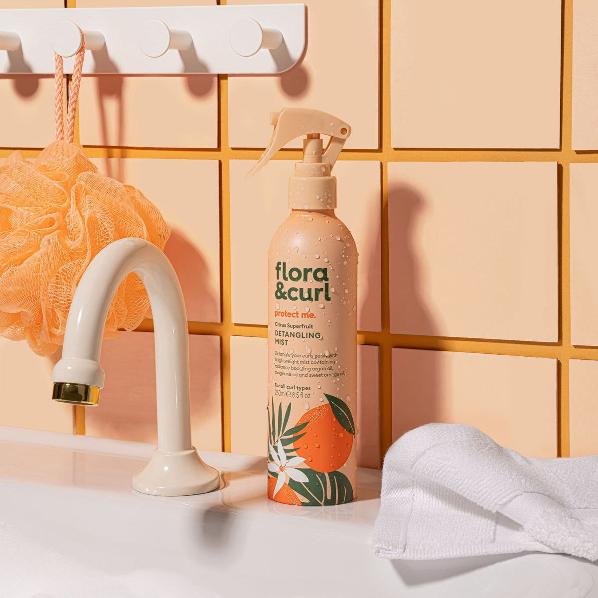 Flora &amp; Curl Protect Me Zitrus-Superfrucht Entwirrungsspray 250ml